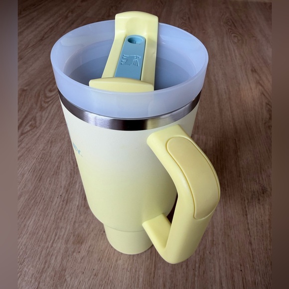 Stanley Yellow Insulated Mug 40 oz - Picture 2 of 6